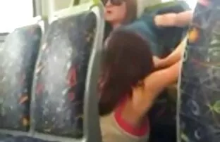 Bela buxom tatuada Nova Jade a provocar e a porno alta definição esticar a rata