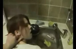 Boneca porno video ultra hd jovem e flexível esticada