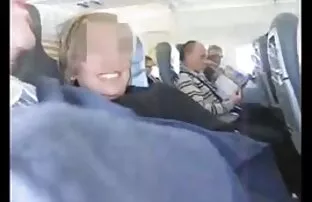 A empregada Loura Gira brinca com a rata pau grosso hd