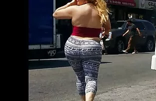 A rapariga de ébano com Mamas grandes leva uma porno video full hd grande pila branca