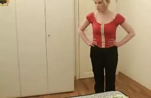 Esta miúda sexy chupa pilas porno hd alta definição enormes
