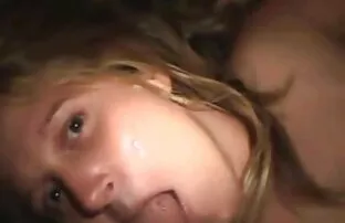 Vizinho filmes pornor em hd de merda enquanto o marido está a trabalhar.