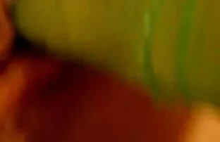 a mulher pega numa Pila grande fre hd porno com o antebraço no fim.