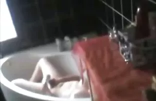 A avó loira tem sexo A Três Ao ar porno video 720p livre.