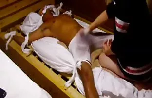 Um operador de câmara talentoso ajuda dois dos seus amigos bissexuais hd ef porn