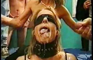O videos porno de alta qualidade meu bebé lindo e tatuado Amador masturba-se na banheira