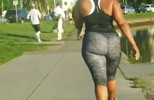 A Milf loira fode o seu porno tub hd jovem parceiro.